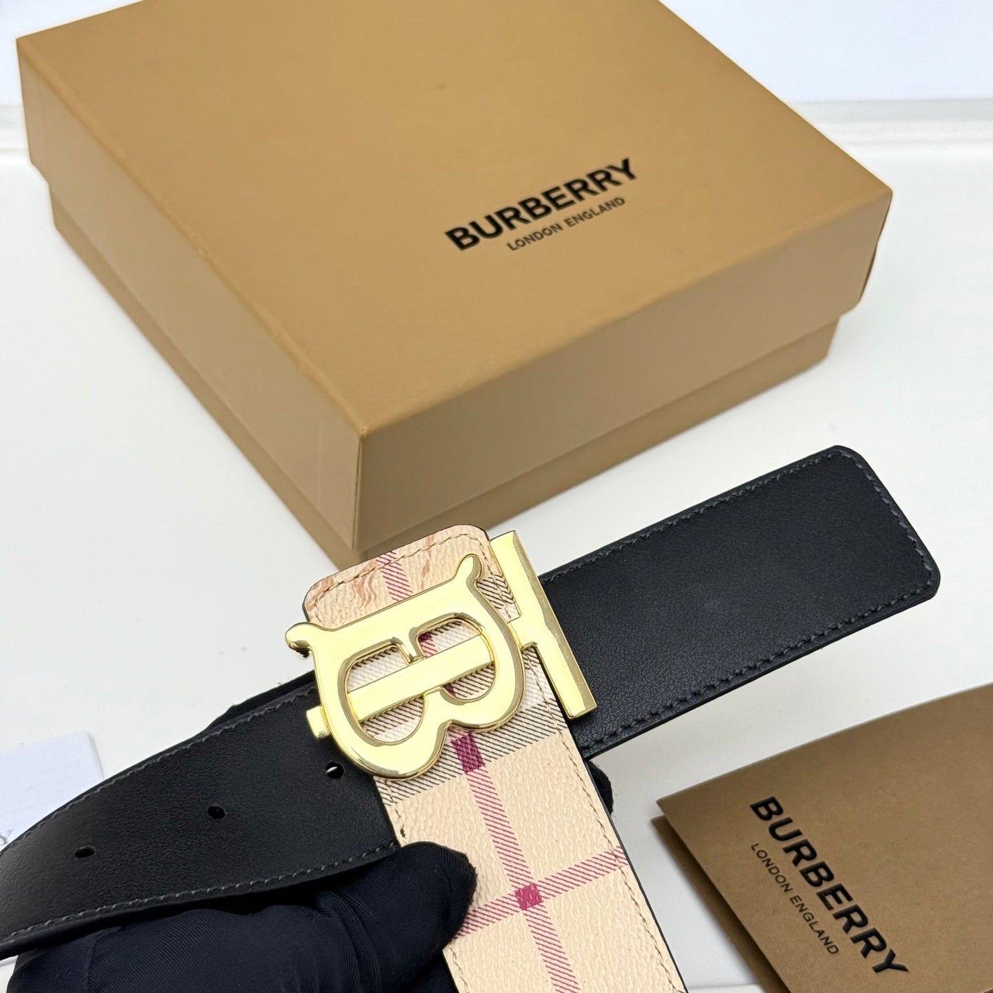 Burberry Men‘s Leather Belt – TB Monogram Buckle / Check Pattern