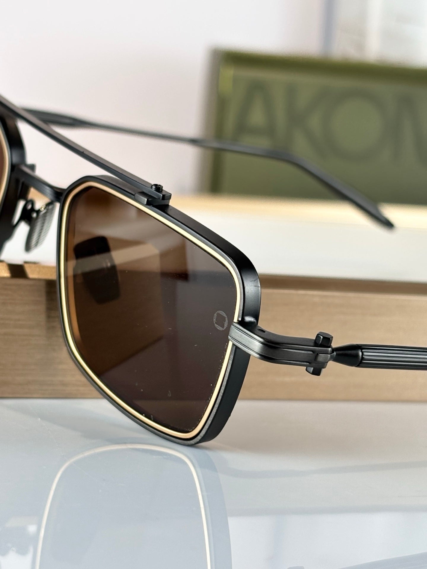 AKONI Sunglasses-AKS-304A